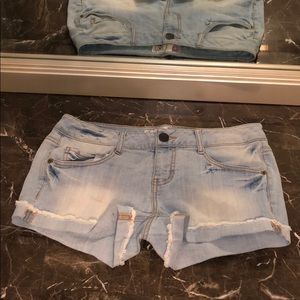 SO denim shorts - buttoned pockets